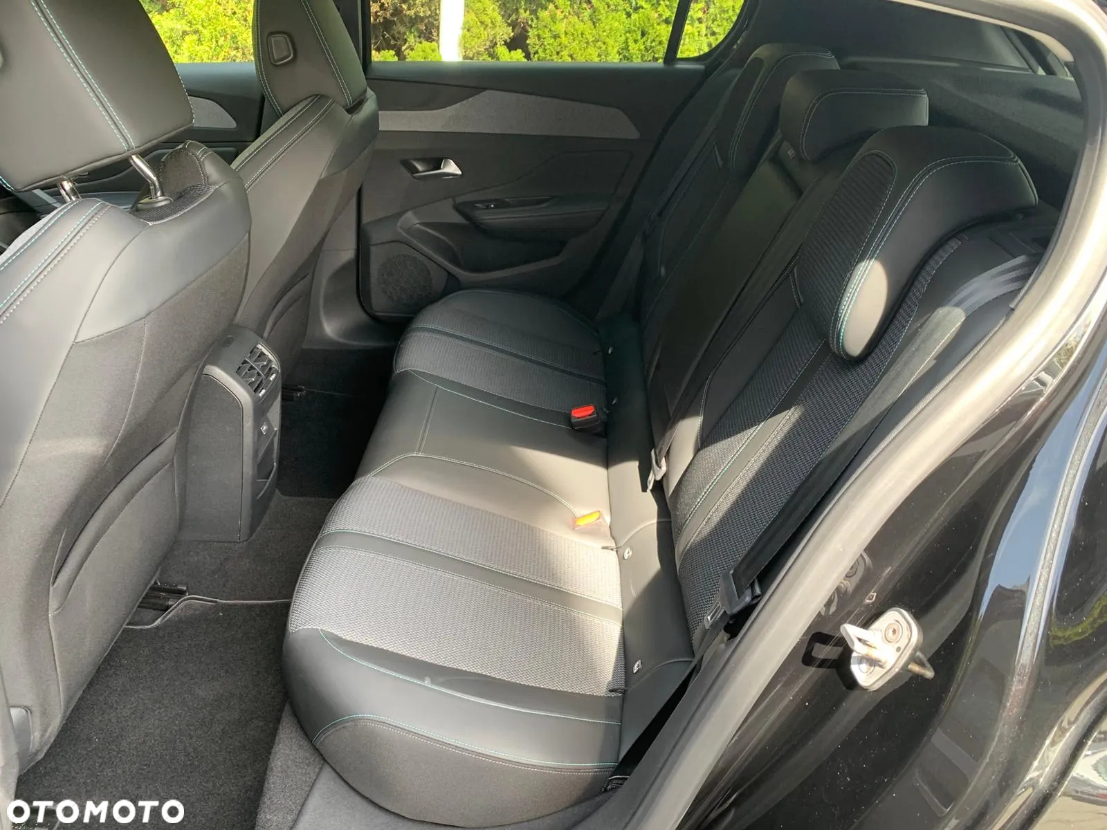 Peugeot 308 1.2 PureTech Allure S&S EAT8 - 13