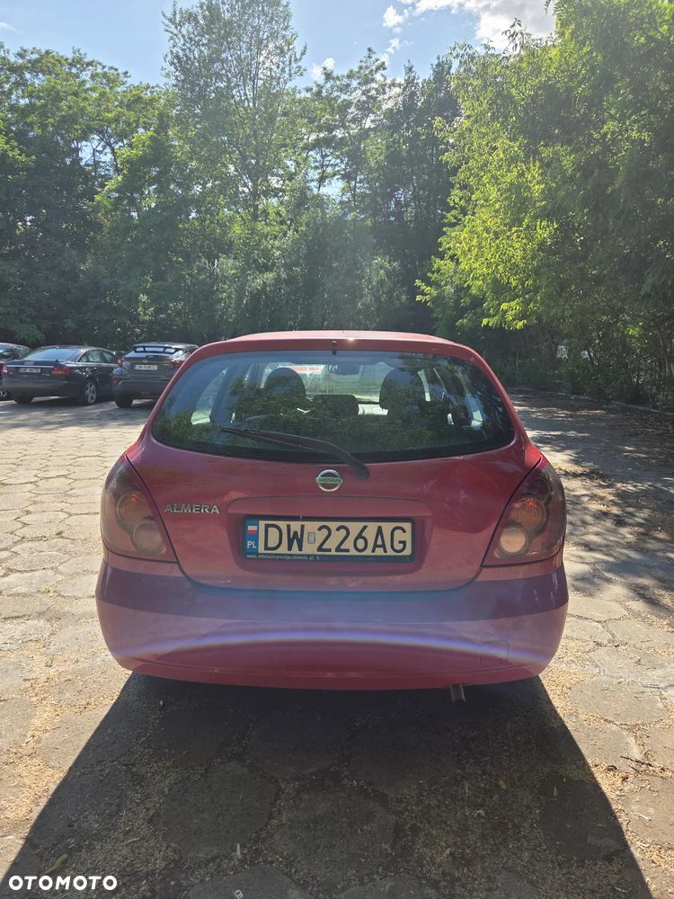 Nissan Almera 1.5 Visia + - 4