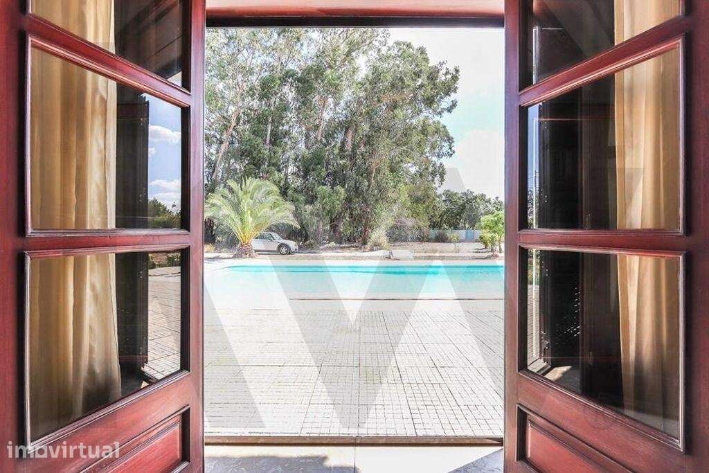 Moradia T5 com Terreno Generoso e Piscina Privativa a  20 minutos das - Grande imagem: 2/39
