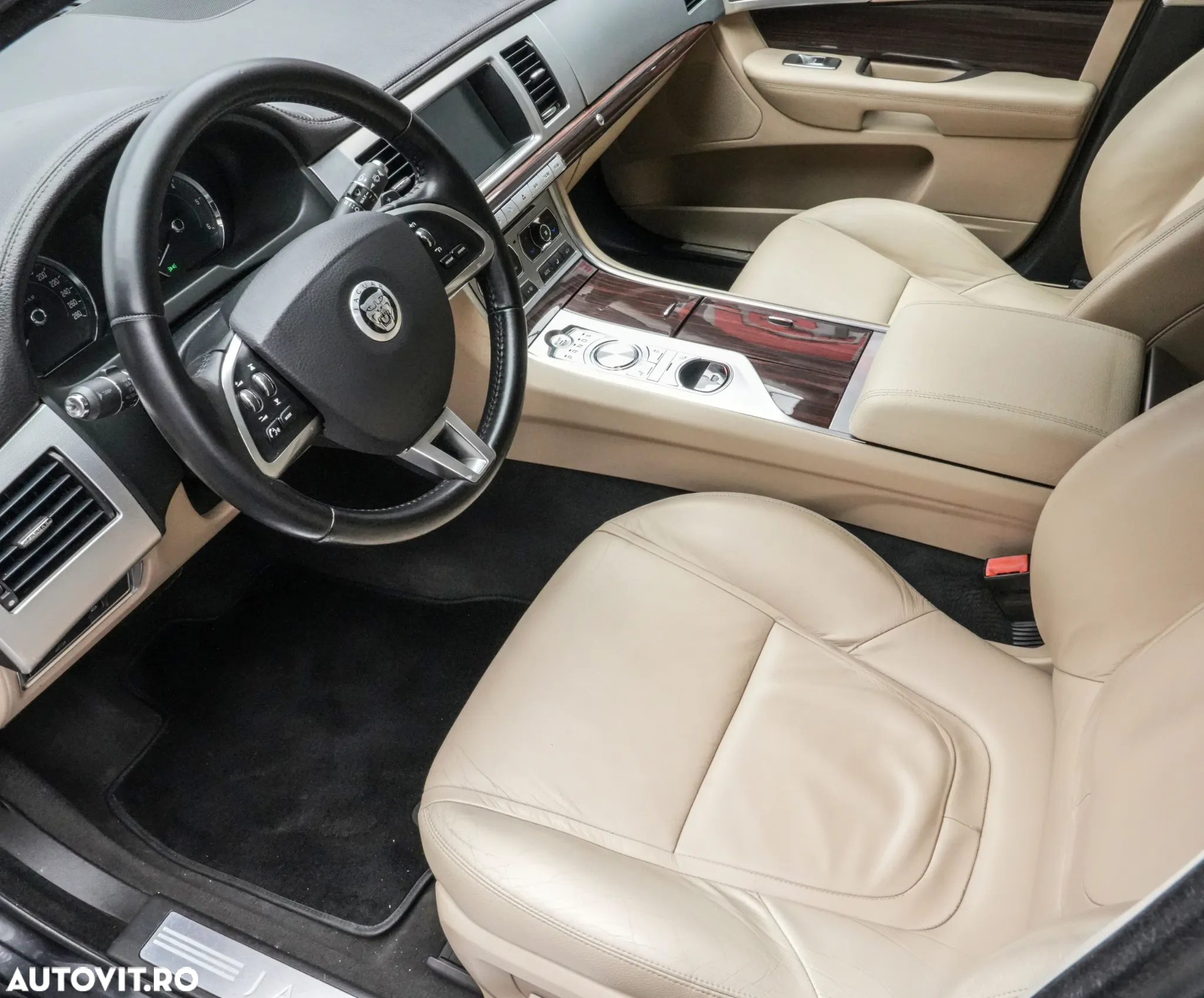 Jaguar XF 2.2D Premium Luxury - 11