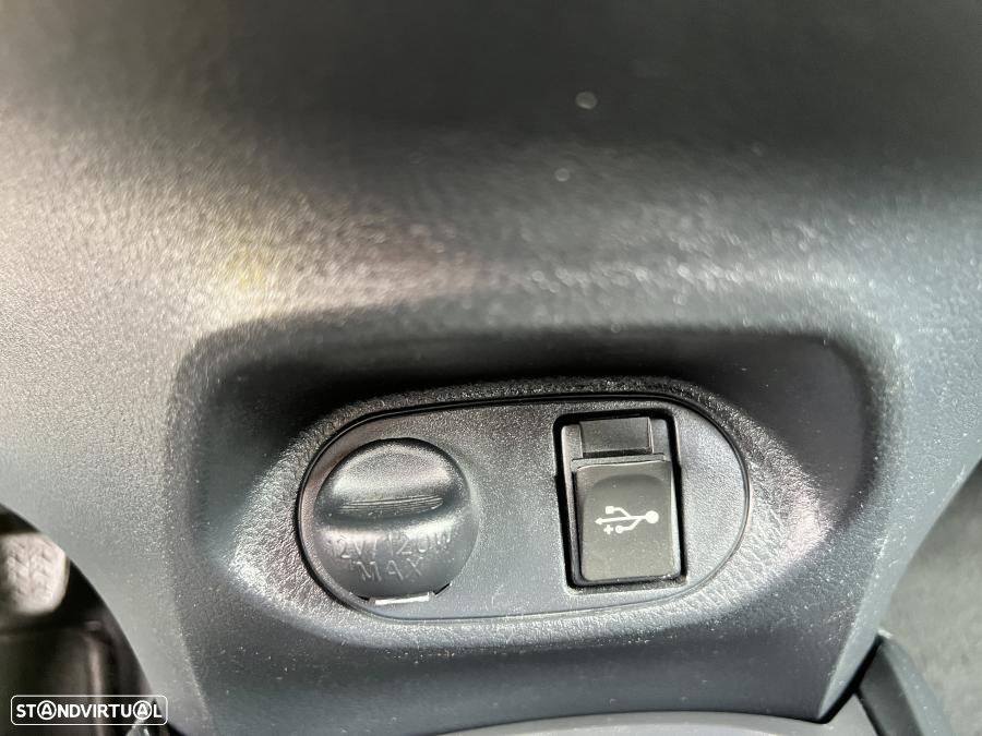 Toyota Yaris 1.5 HSD Exclusive - 42