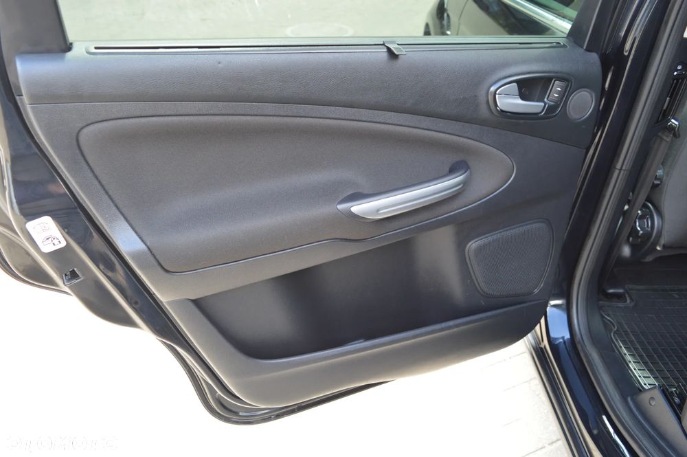 Ford S-Max 2.0 TDCi DPF Titanium - 15