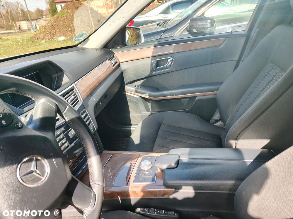 Mercedes-Benz Klasa E 300 CDI DPF BlueEFFICIENCY 7G-TRONIC Elegance - 12