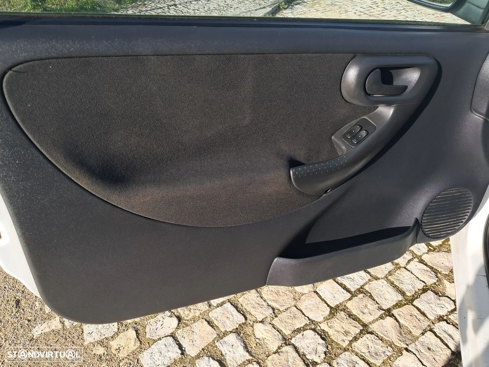 Opel CORSA C VAN - 9