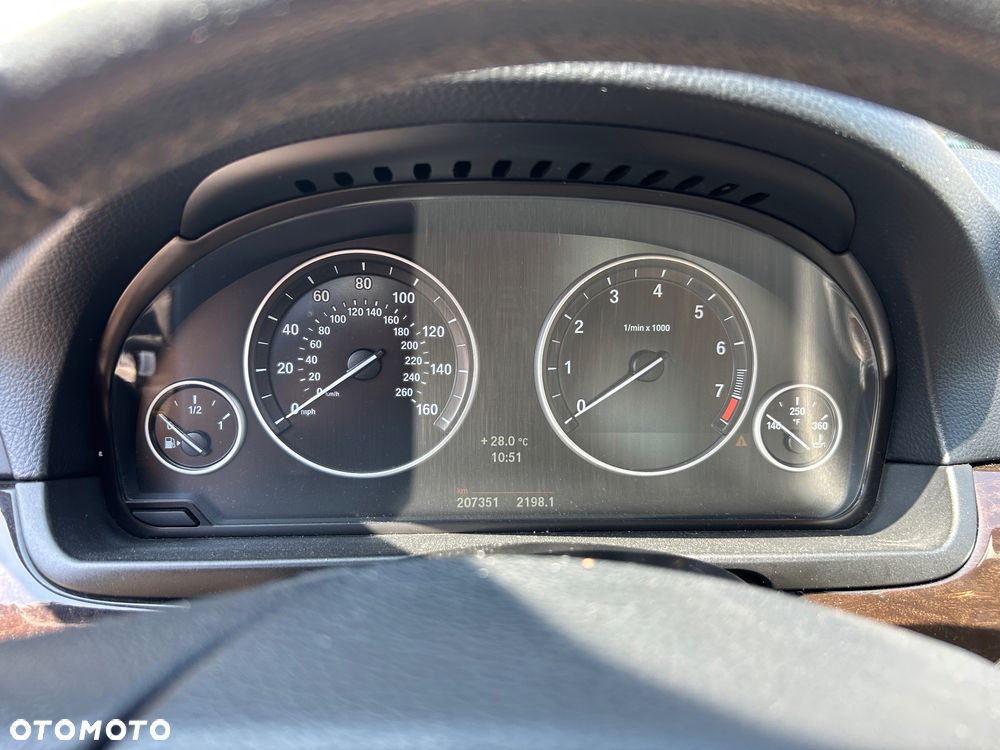 BMW Seria 5 528i xDrive Luxury Line - 7