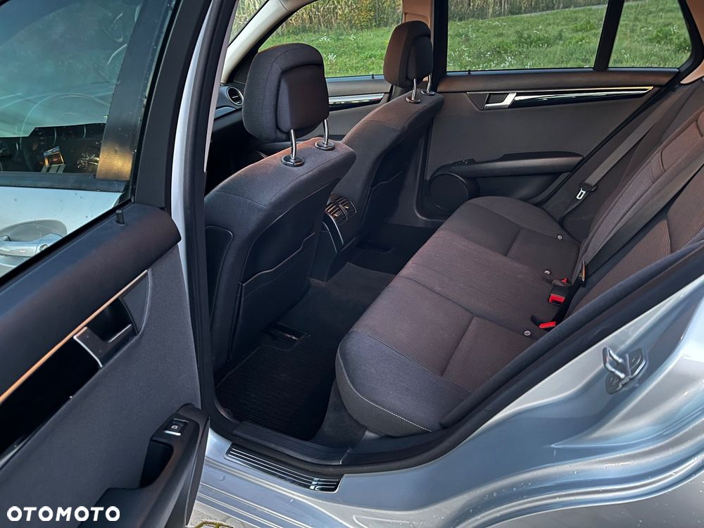 Mercedes-Benz Klasa C 220 CDI 7G-TRONIC Edition - 22