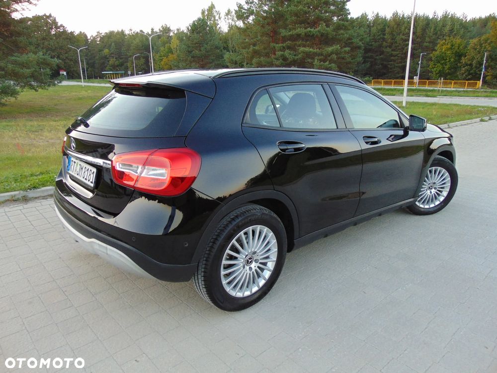 Mercedes-Benz GLA 180 UrbanStyle Edition - 35