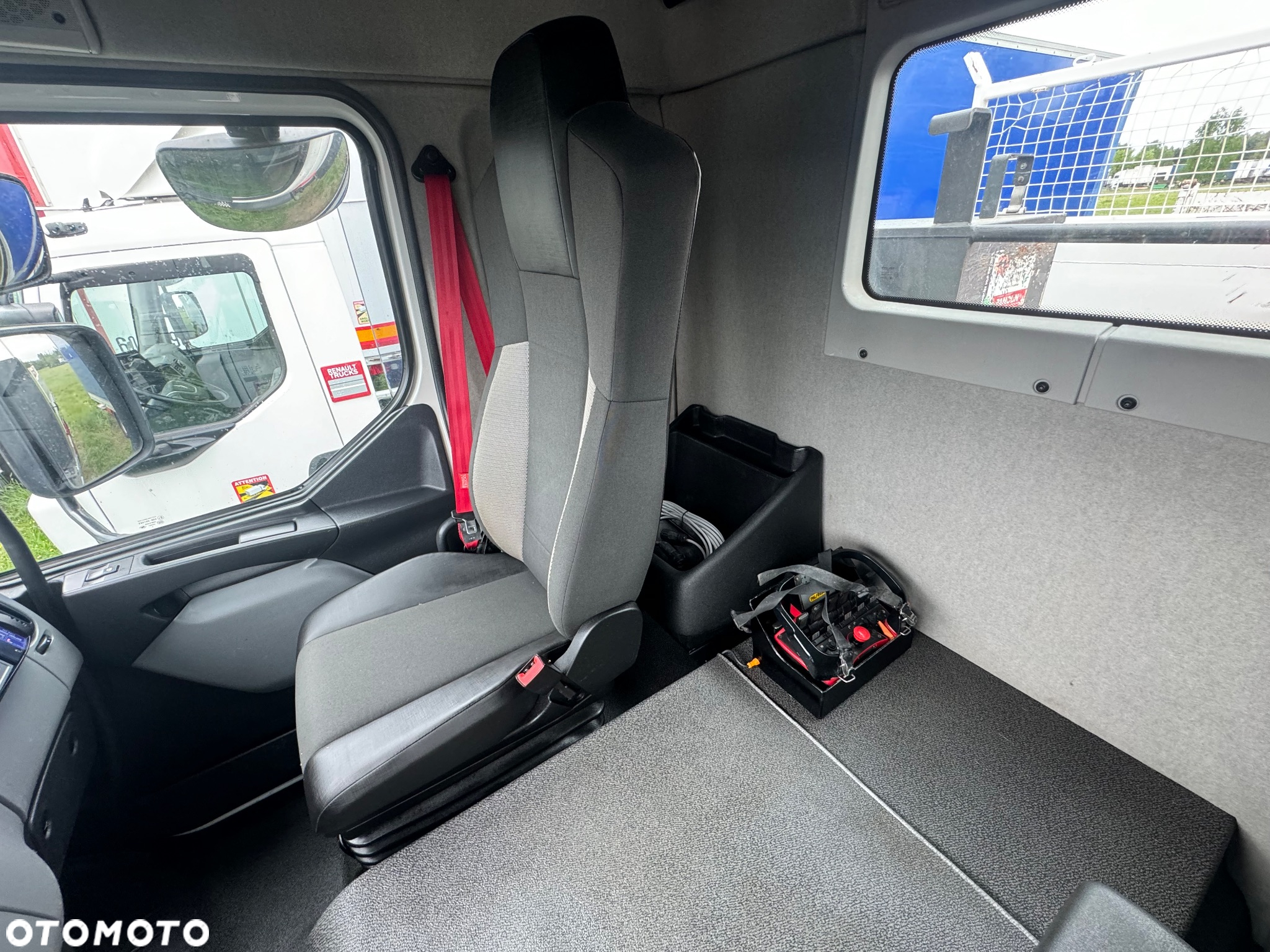 Renault RENAULT D14 /  / WYWROTKA + HDS PALFINGER 8.501 SLD3 - 23