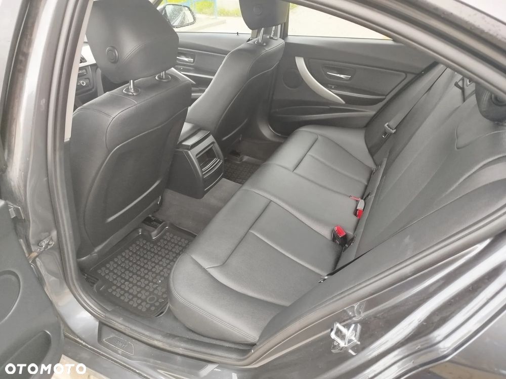 BMW Seria 3 318d DPF - 8