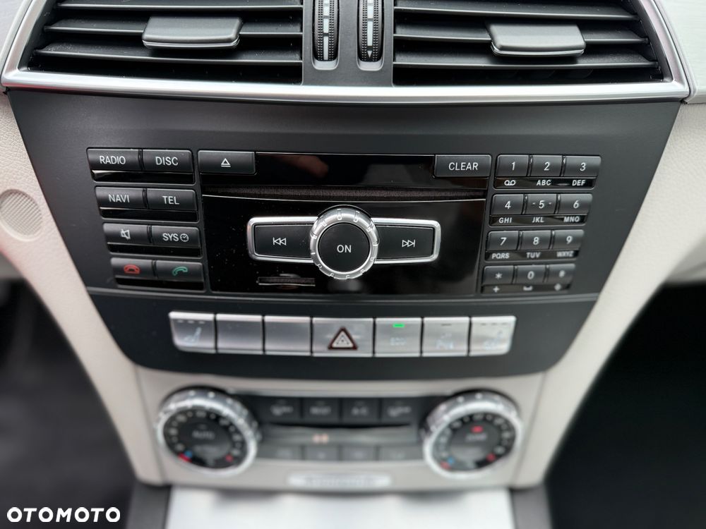 Mercedes-Benz Klasa C 180 CGI BlueEff Avantgarde - 14