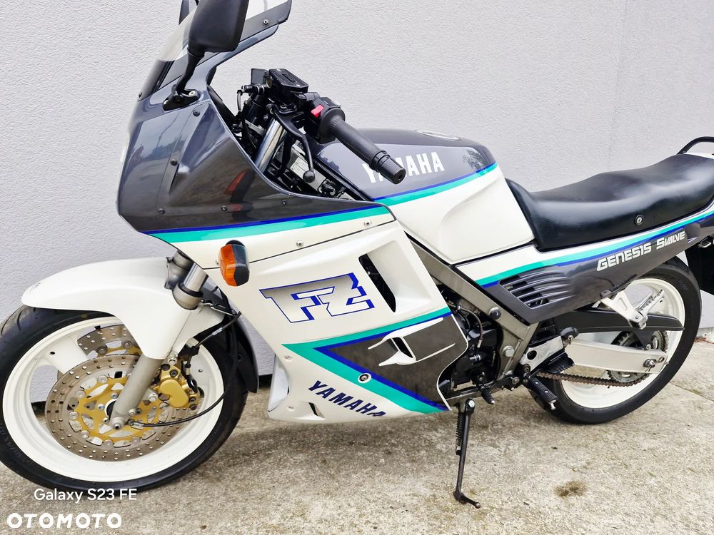 Yamaha FZ - 11