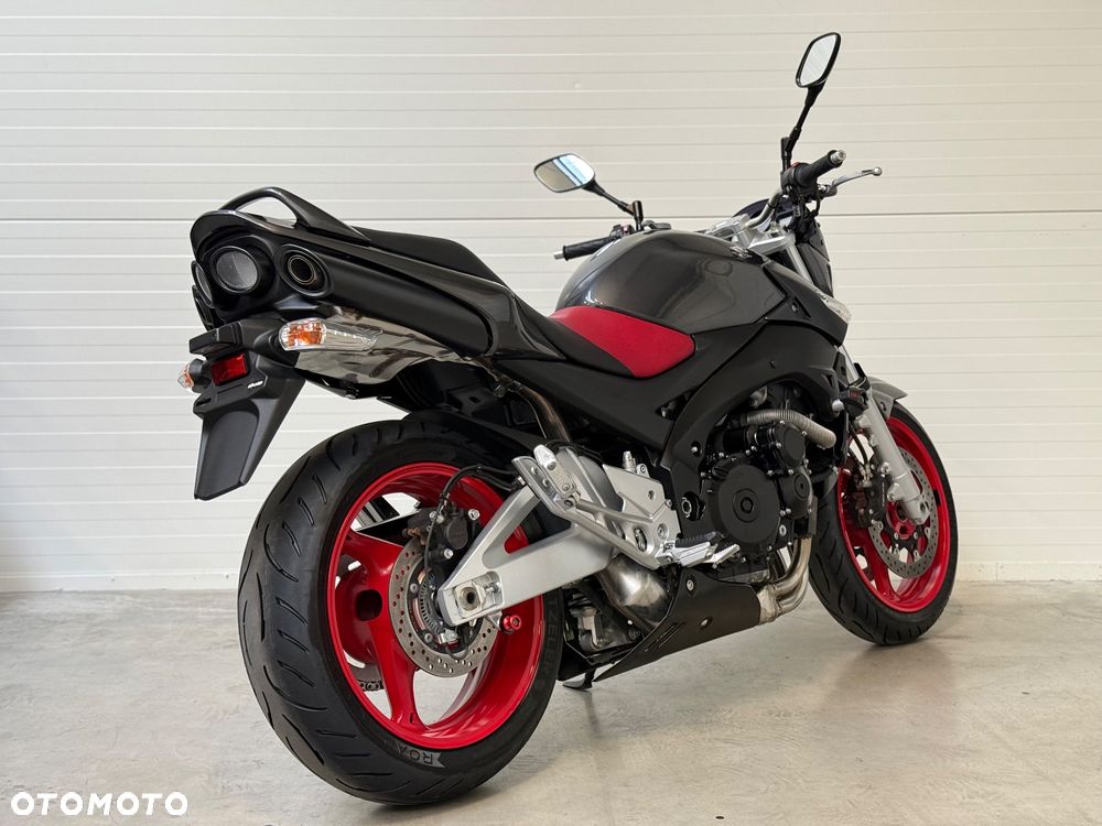 Suzuki GSR - 4