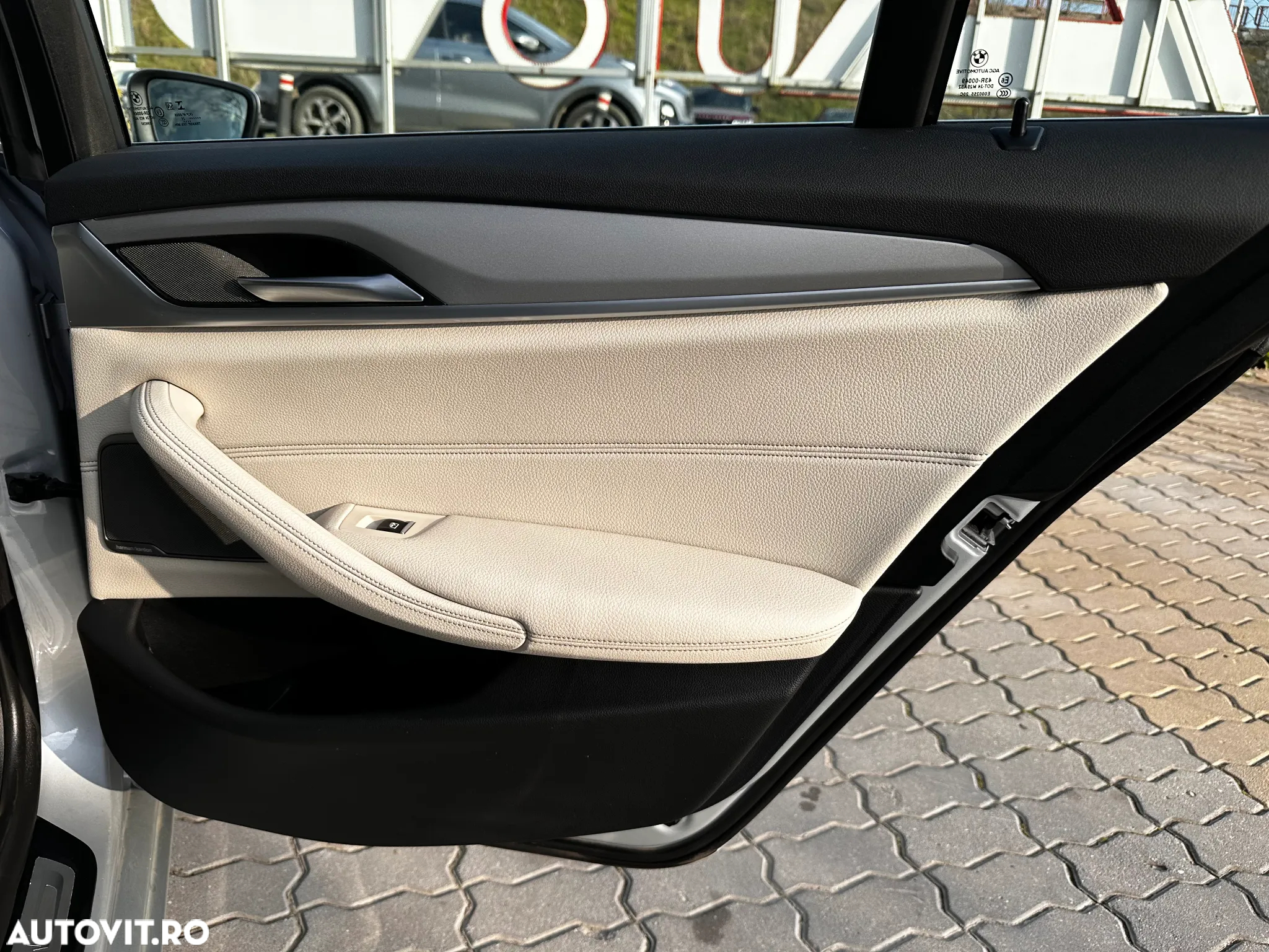 BMW Seria 5 530e Aut. Luxury Line - 37