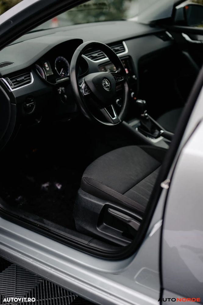 Skoda Octavia 2.0 TDI DSG Ambition - 14