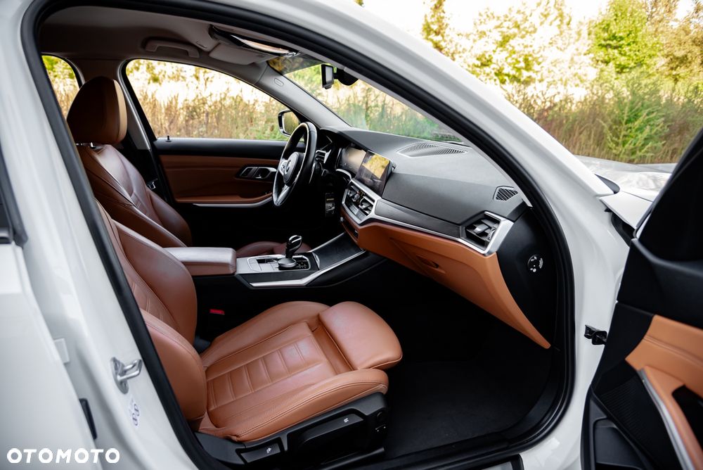 BMW Seria 3 330d xDrive M Sport - 24