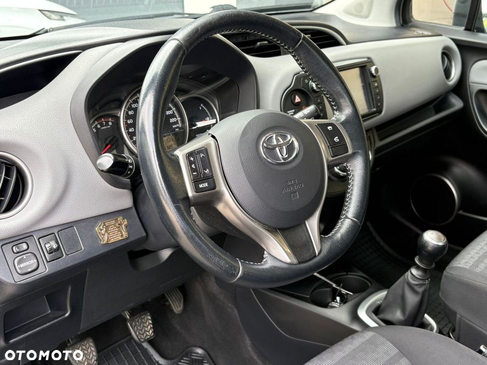 Toyota Yaris 1.33 Premium EU6 - 12