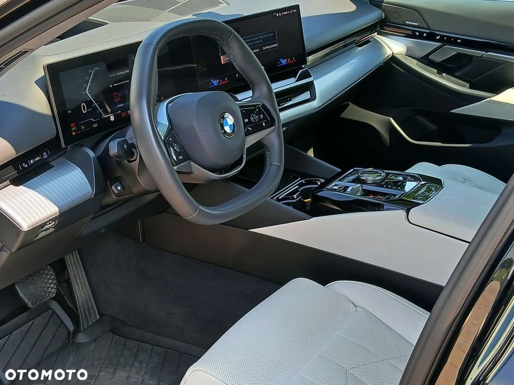 BMW Seria 5 520d xDrive mHEV - 16