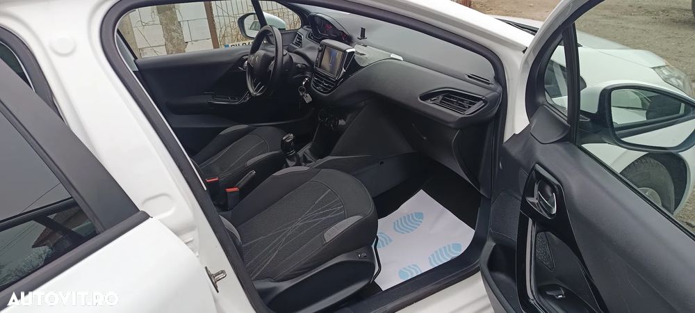 Peugeot 208 e-HDi 92 Stop&Start Style - 6