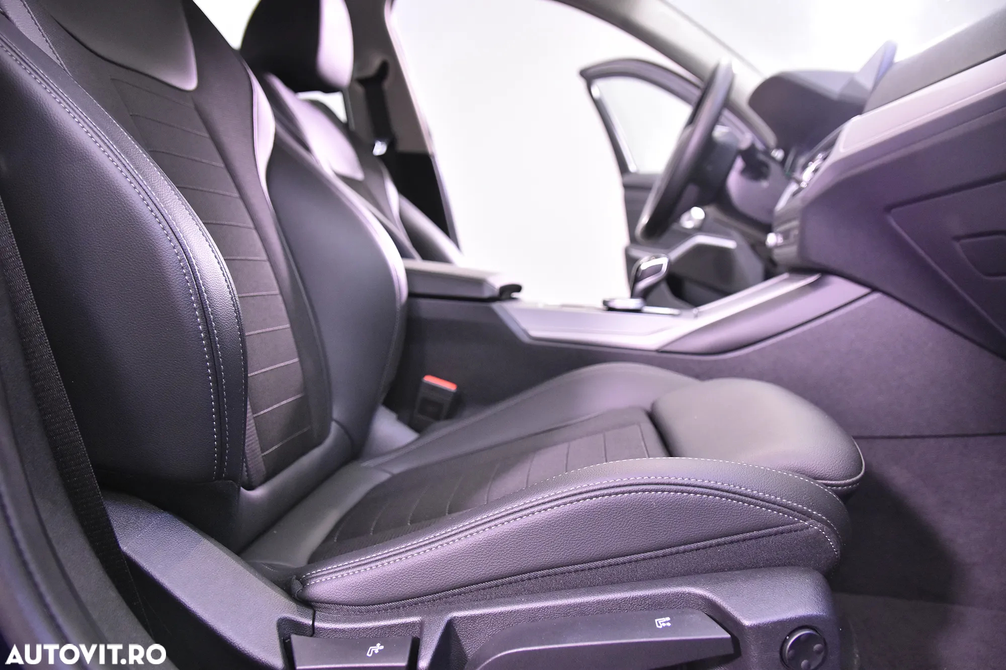 BMW Seria 3 320i AT - 11