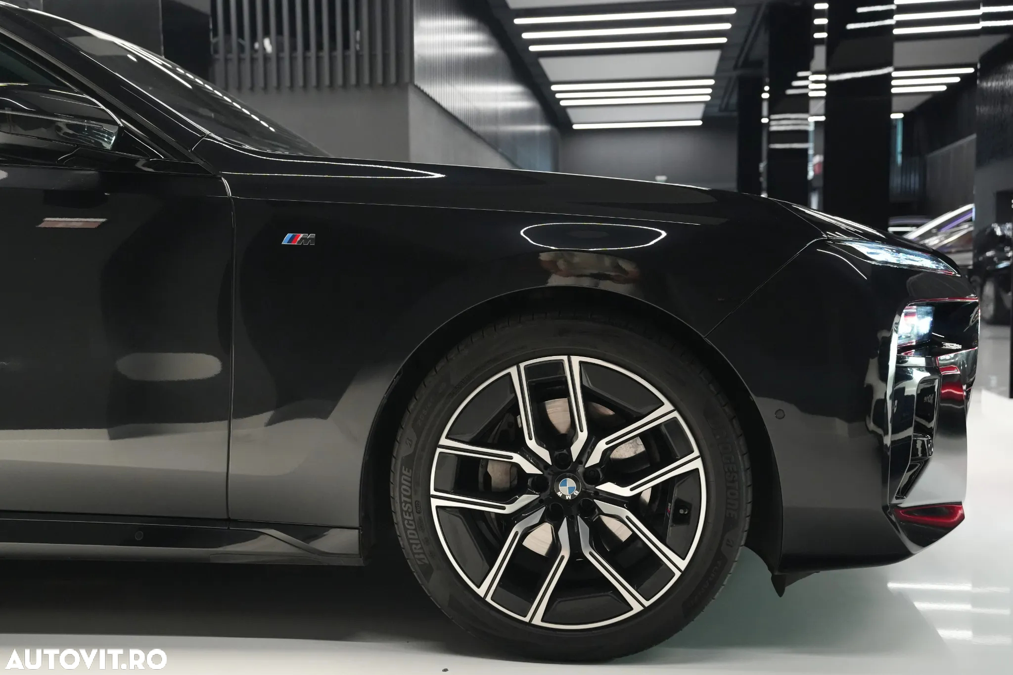 BMW Seria 7 740d xDrive MHEV - 38