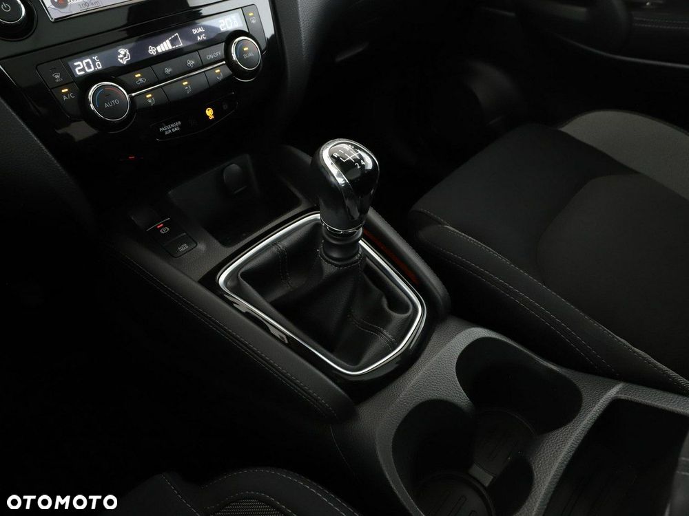 Nissan Qashqai 1.6 DCi N-Connecta - 28