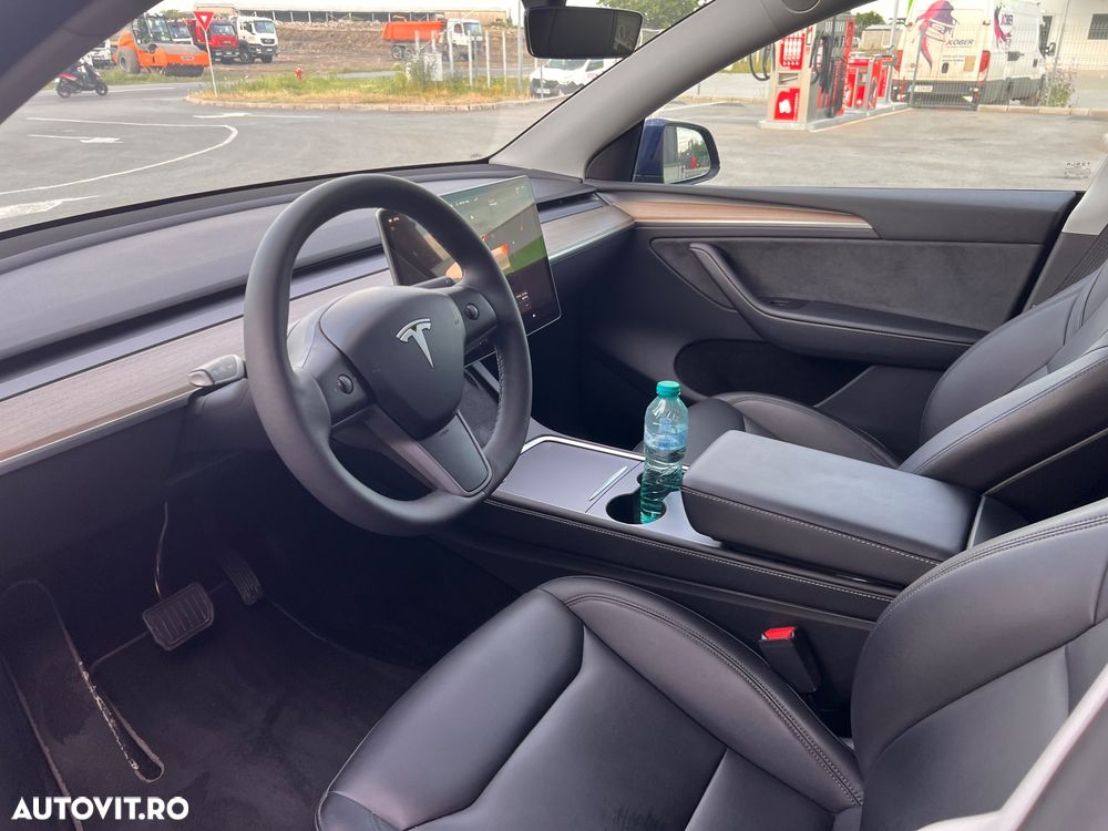 Tesla Model Y - 6