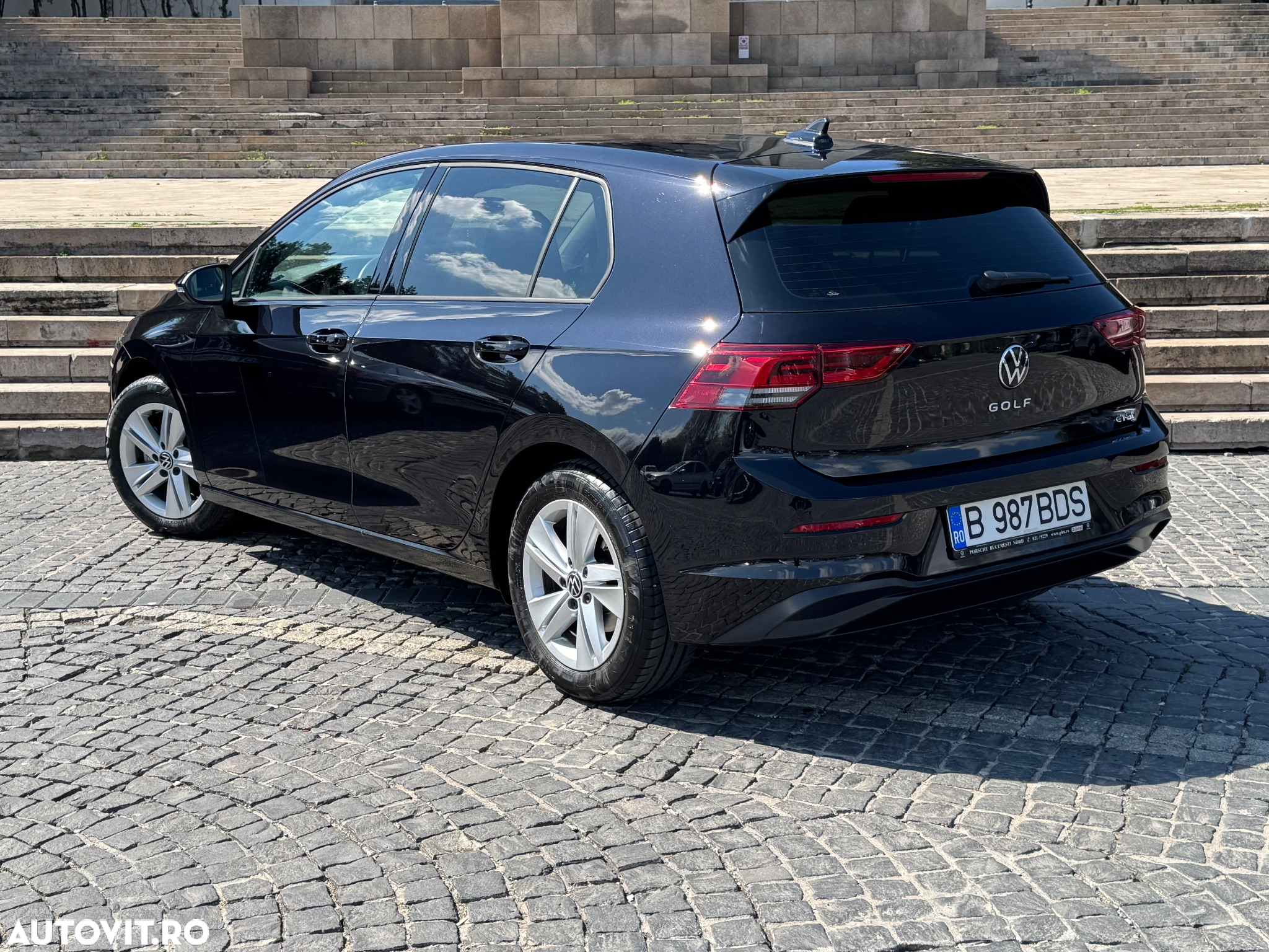 Volkswagen Golf 1.0 eTSI DSG MHEV Life - 4