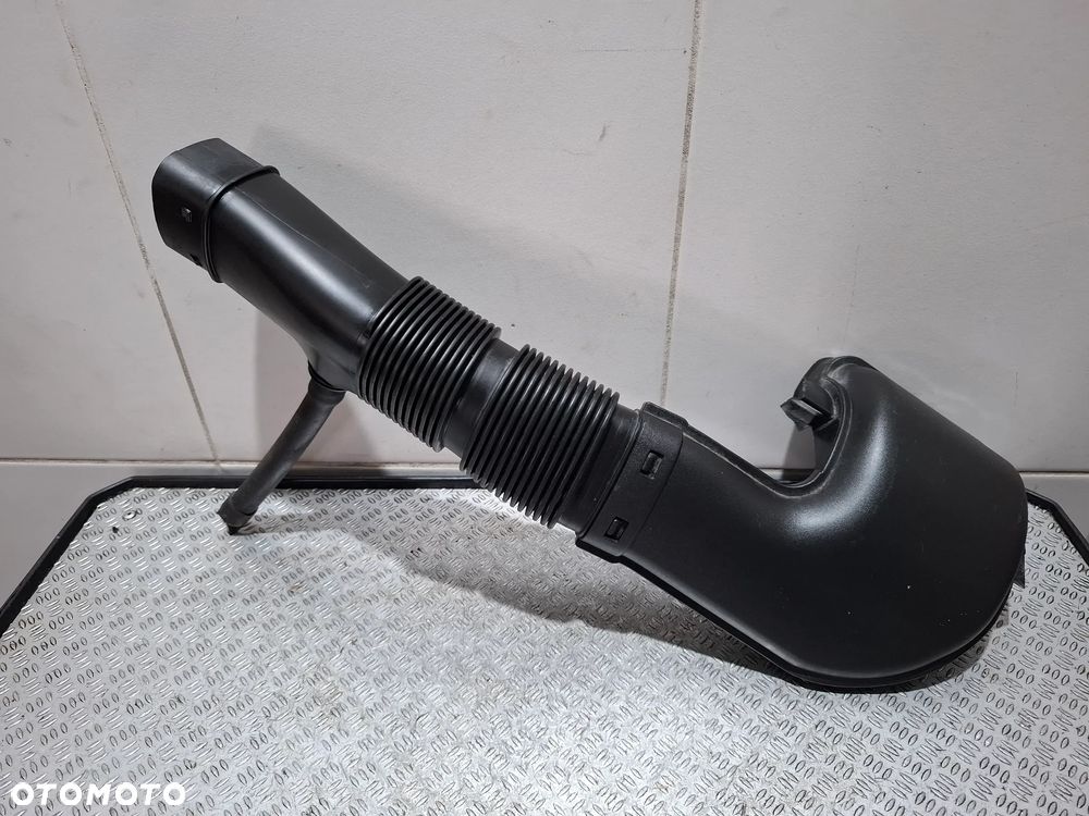 Wlot powietrza dolot filtra Volvo V50 S40 2,4 D 2008 rok nr 30792106 - 1