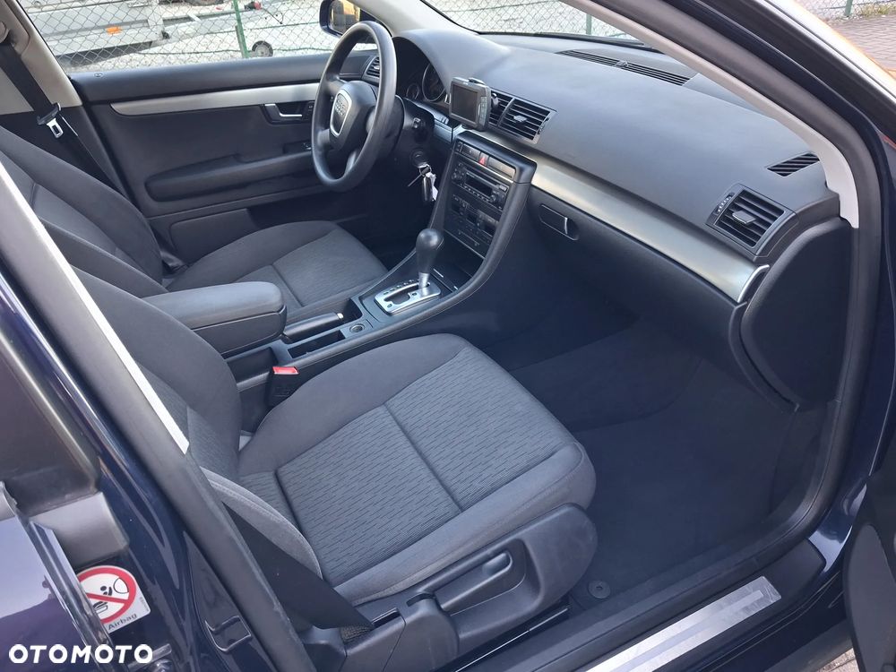 Audi A4 Limousine - 14