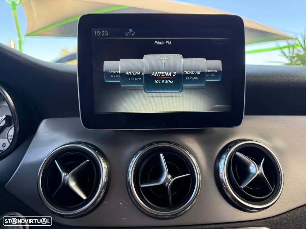 Mercedes-Benz GLA 180 d 7G-DCT AMG Line - 39