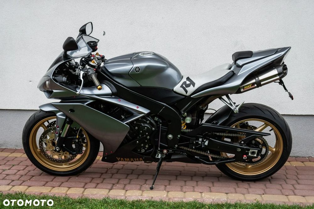 Yamaha R1 - 6