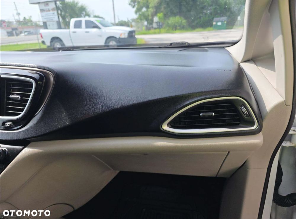 Chrysler Pacifica - 18