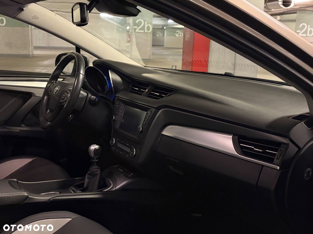 Toyota Avensis 2.0 D-4D Premium - 27