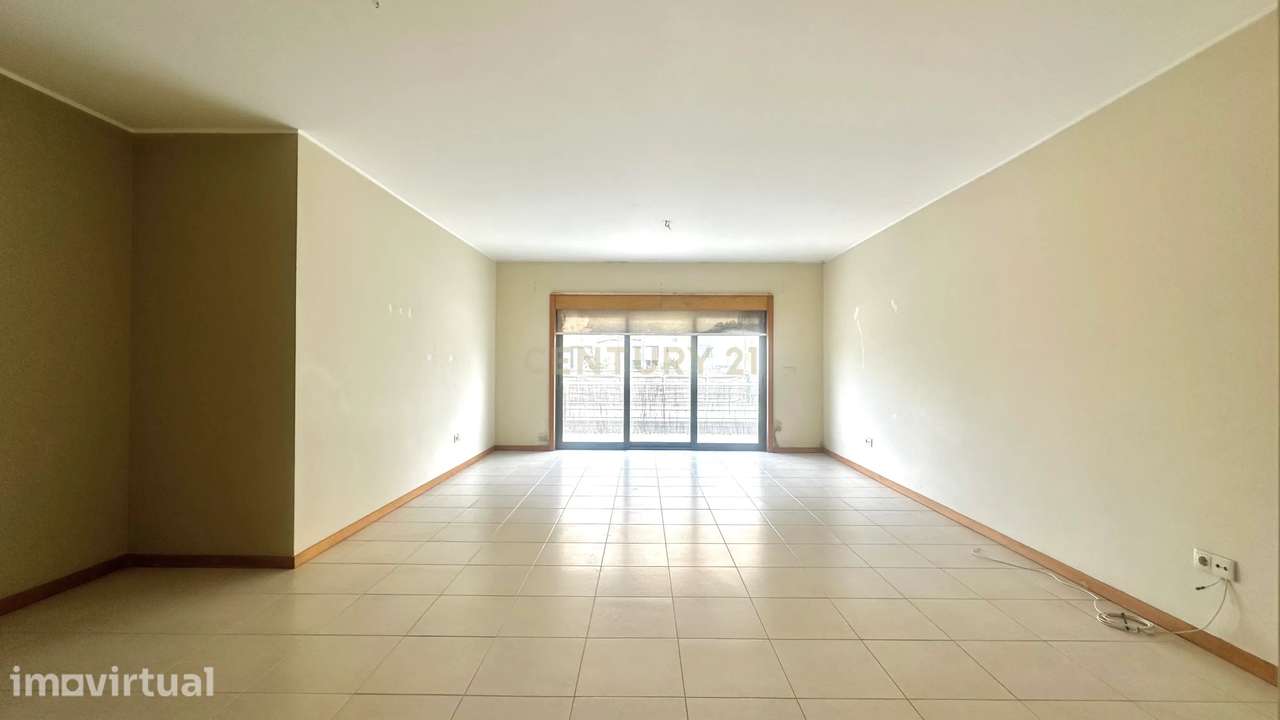Apartamento T3 com Varandas, Garagem e Parqueamento, na Vila Serena, P - Grande imagem: 3/36