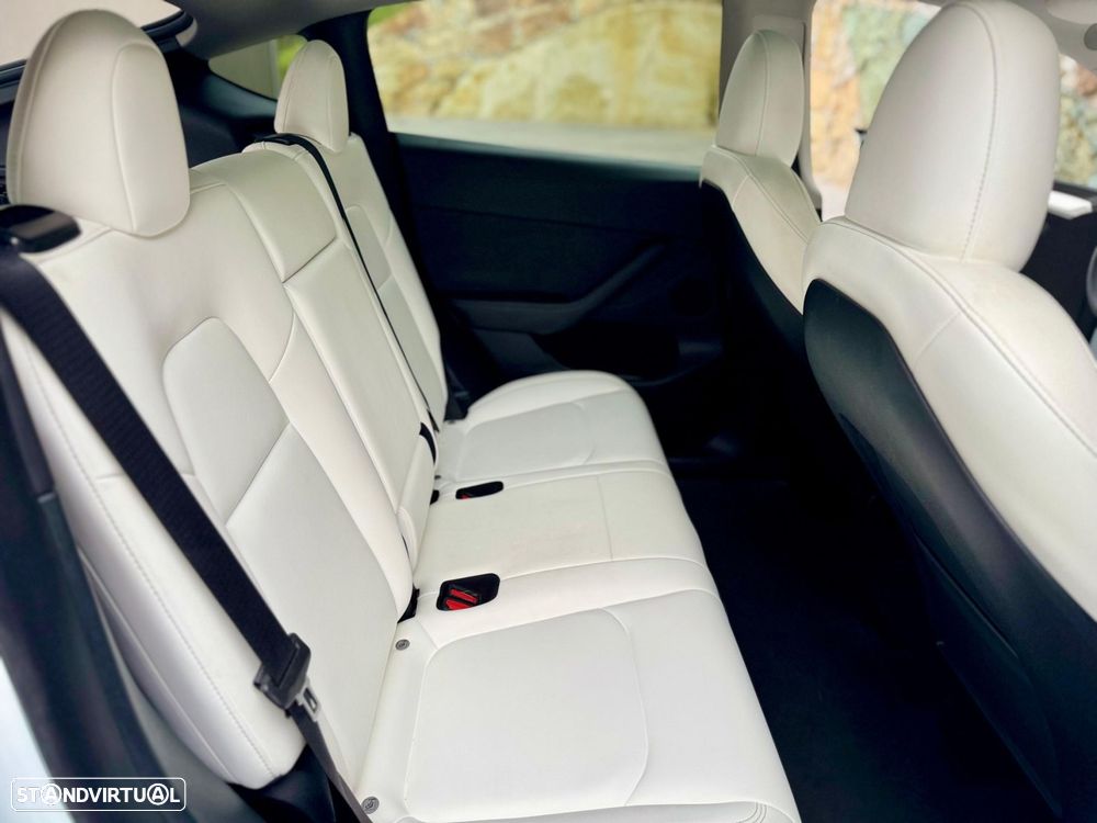 Tesla Model Y Standard Long Range RWD - 27