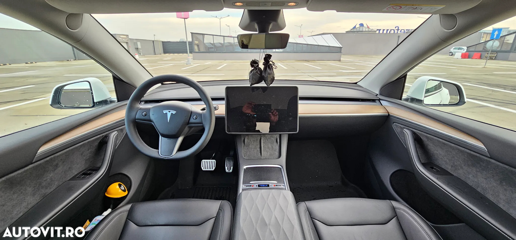 Tesla Model Y - 11