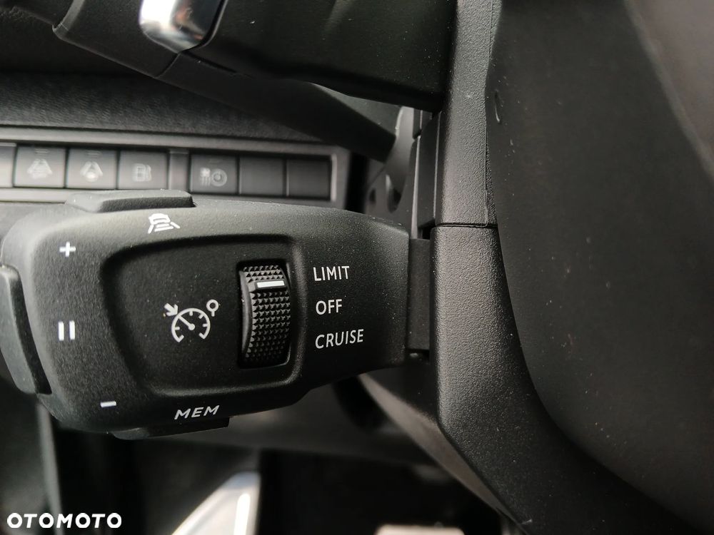 Peugeot 3008 Hybrid4 300 e-EAT8 GT - 23