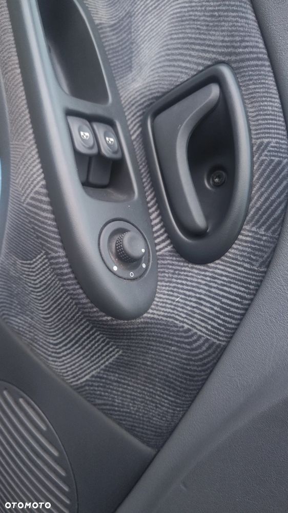 Renault Clio - 7