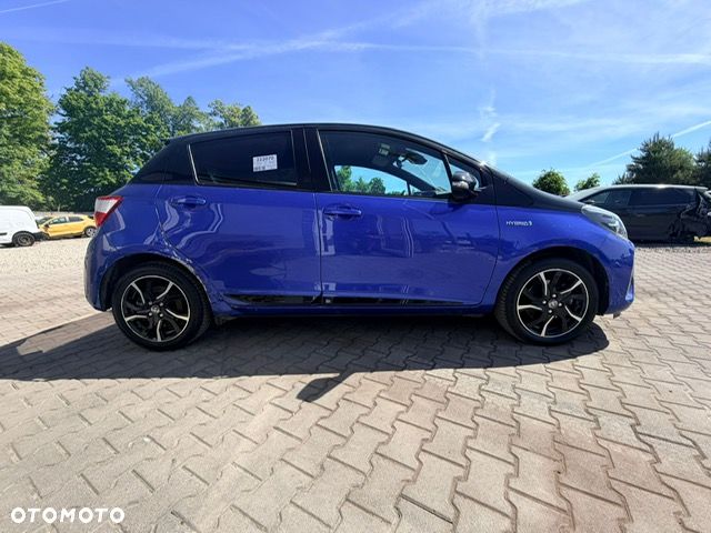 Toyota Yaris Hybrid 100 Selection Platinum - 9