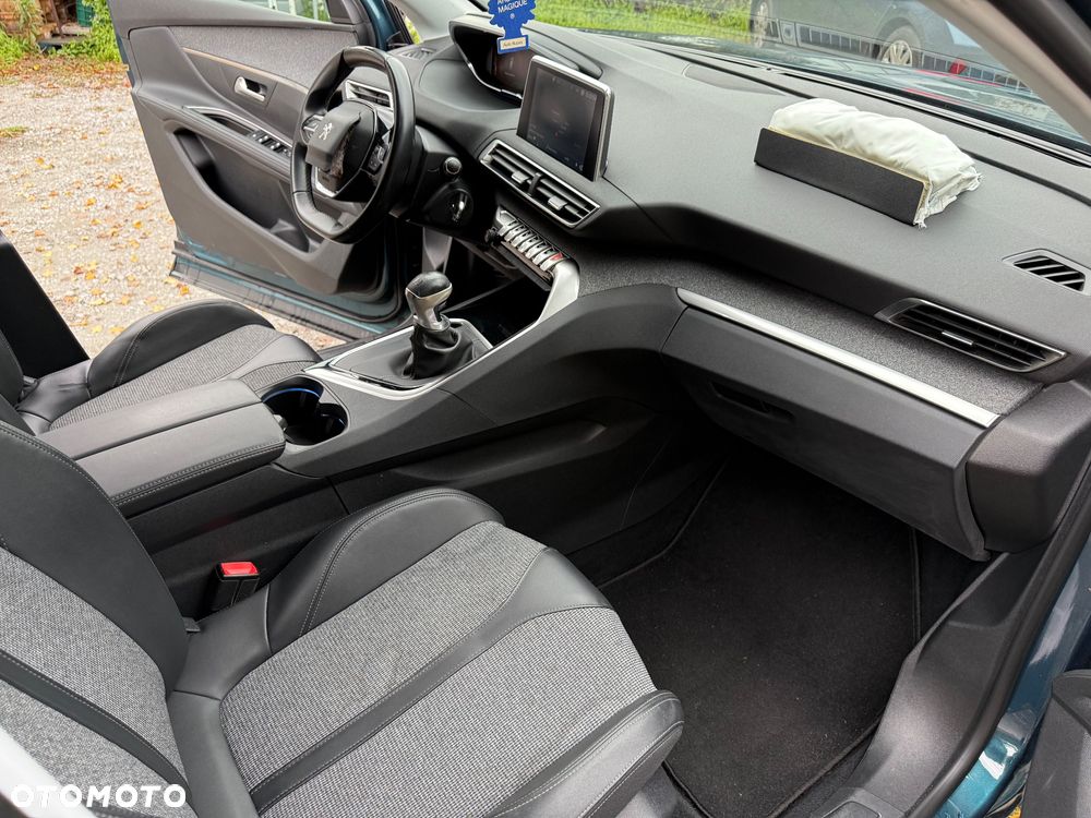 Peugeot 5008 1.2 PureTech Allure Pack S&S - 20