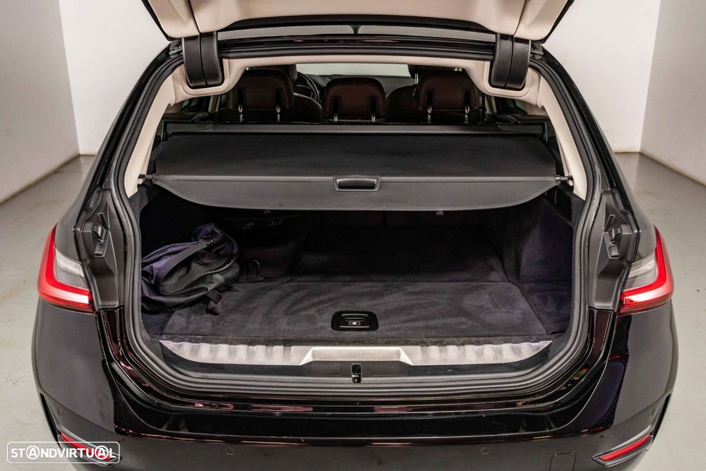 BMW 330 e Line Luxury Auto - 13