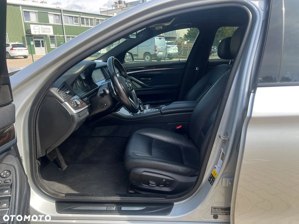 BMW Seria 5 528i xDrive - 17