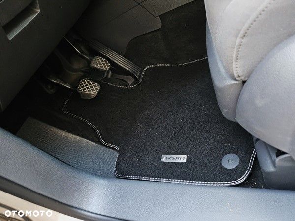 Volkswagen Touran - 10