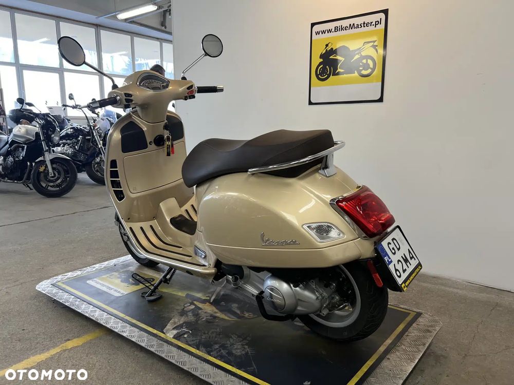 Vespa GTS - 21