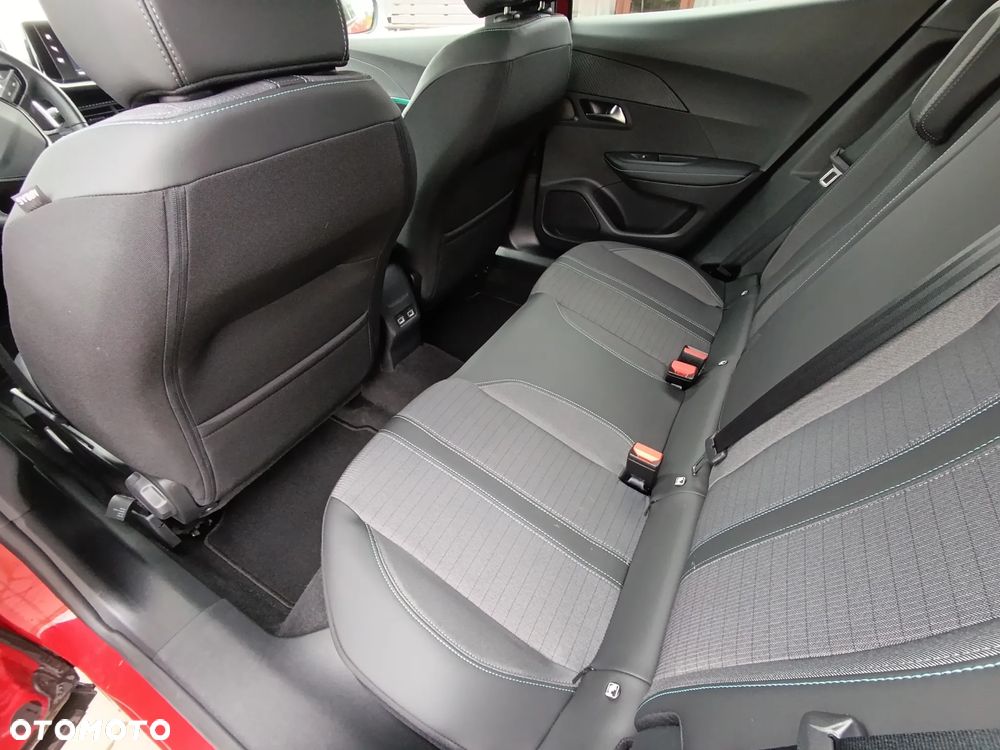 Peugeot 2008 BlueHDi 130 Allure S&S EAT8 - 28