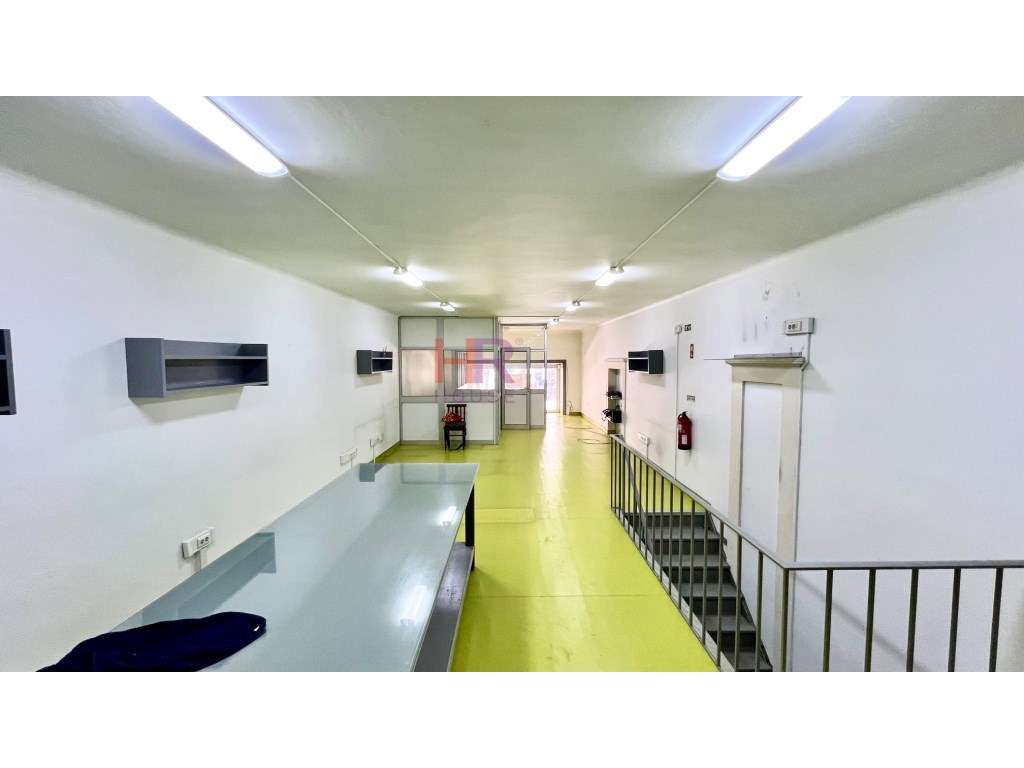 Vende-se Loja Zona emblemática de Coimbra. - Grande imagem: 3/14