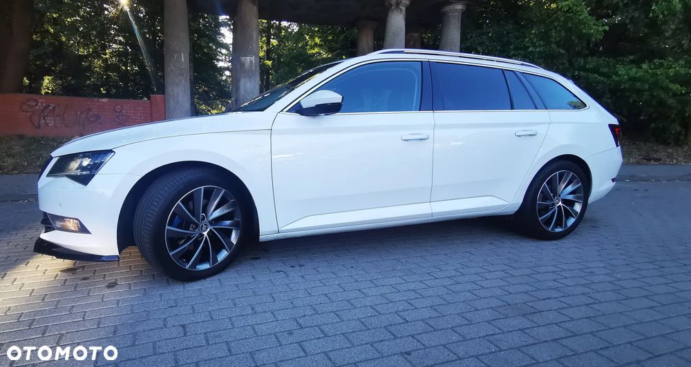 Skoda Superb 2.0 TDI Premium Edition - 10