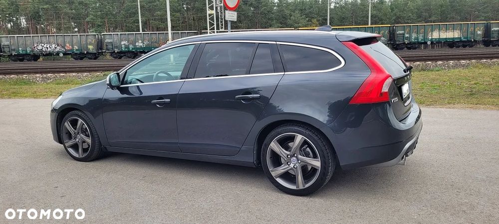 Volvo V60 D3 Geartronic R-Design - 11