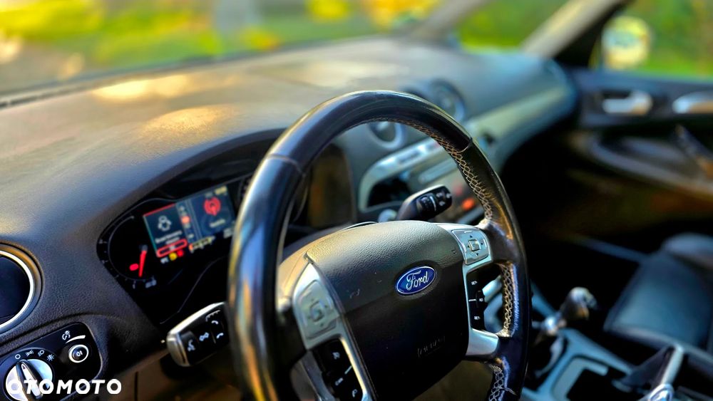 Ford Galaxy 2014 photo 5