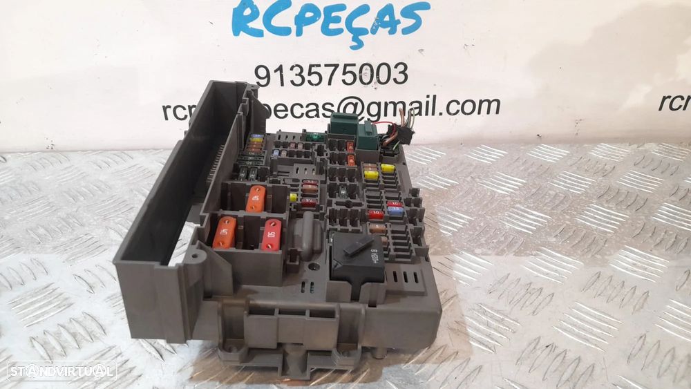 CAIXA FUSIVEIS FICHAS RELE BMW SERIE 1 E82 COUPE 61149119446 9119446 SERIE 1 E81 E87 E88 CABRIO X1 E84 SERIE 3 E90 E91 E92 COUPE E93 CABRIO X3 F25 Z4 E89 TAMPA CAIXA FUSIVEIS PAINEL COMANDO CONTROLO - 2